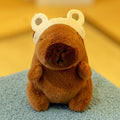 Chaveiro de Pelúcia em Formato de Capivara Cartoon.
