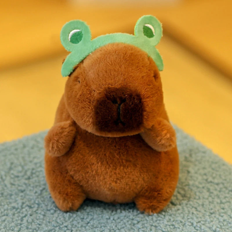 Chaveiro de Pelúcia em Formato de Capivara Cartoon.