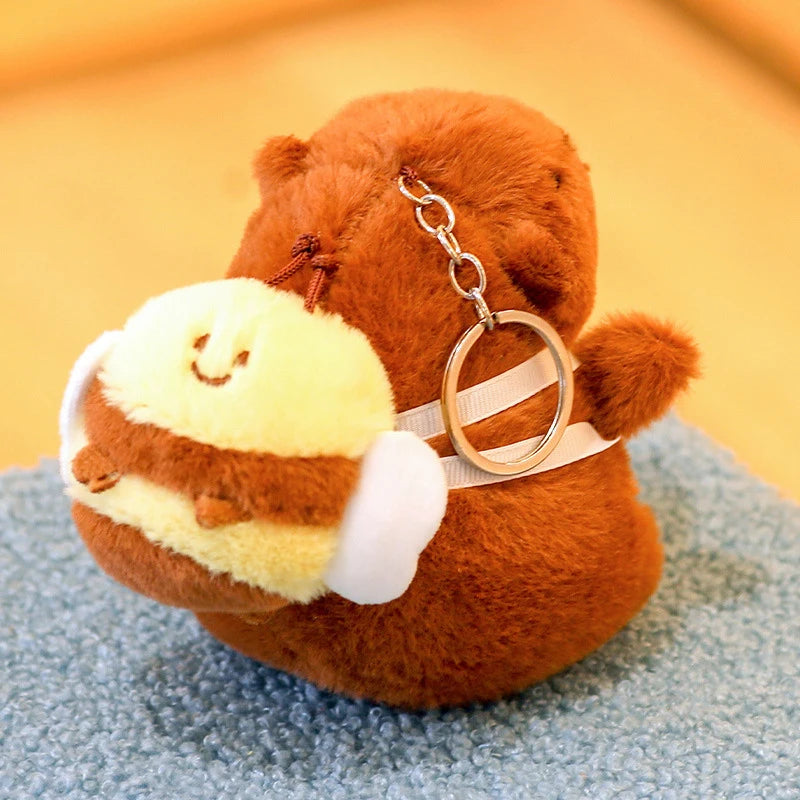 Chaveiro de Pelúcia em Formato de Capivara Cartoon.