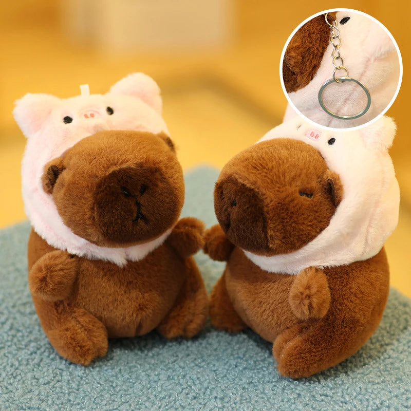 Chaveiro de Pelúcia em Formato de Capivara Cartoon.