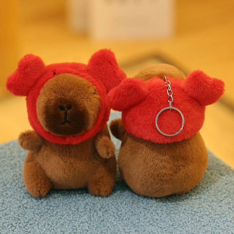 Chaveiro de Pelúcia em Formato de Capivara Cartoon.