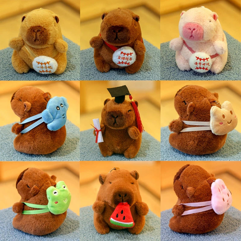 Chaveiro de Pelúcia em Formato de Capivara Cartoon.