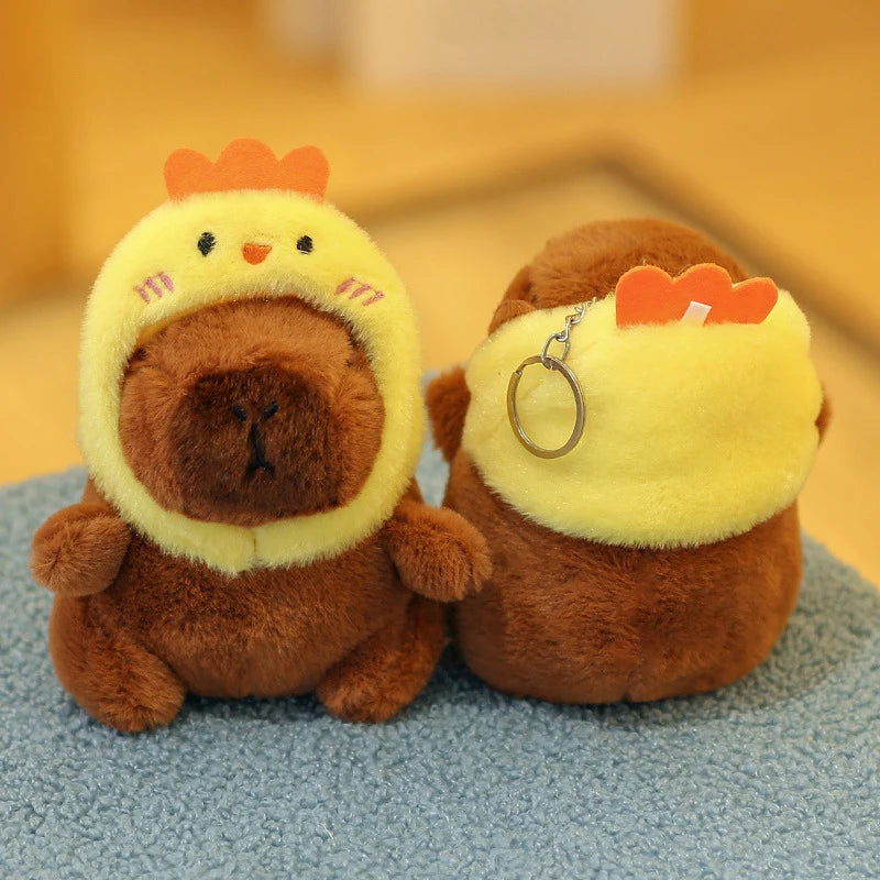 Chaveiro de Pelúcia em Formato de Capivara Cartoon.