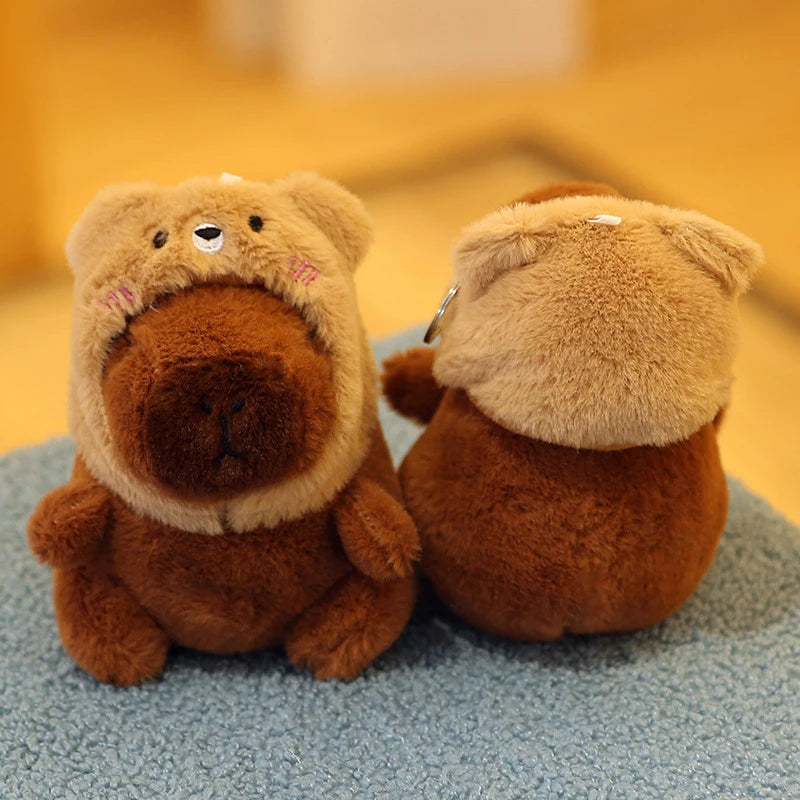 Chaveiro de Pelúcia em Formato de Capivara Cartoon.